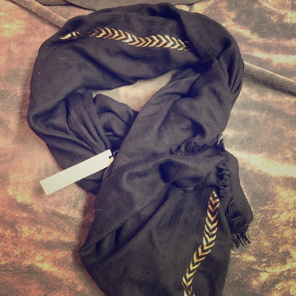 Black and gold scarf. Never worn - Picture 1 of 2